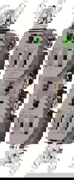 Straight Blade Duplex Receptacle: NEMA 5-15R, 15 Amps, Self-Grounding